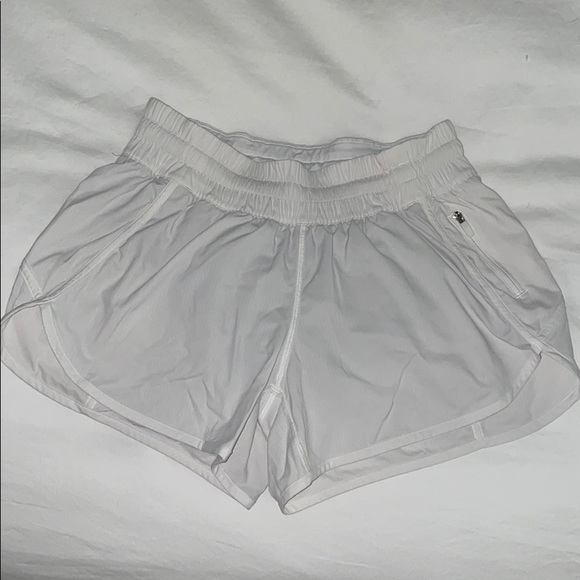 Great condition, lululemon Tracker Short 4"
